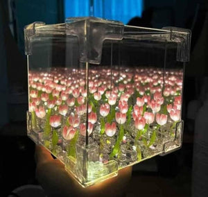 LAMPARA DE TULIPANES INFINITOS EN FORMA DE CUBO